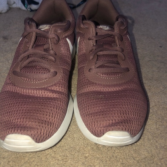 nike shoes - Picture 3 of 3